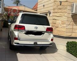 تۆیۆتا لاند کروزەر